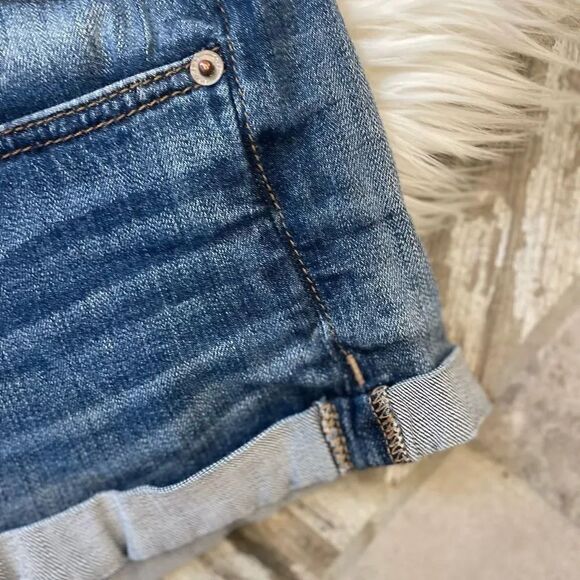 Express 00 stretchy dark wash folded hem shorts w/pockets - Picture 2 of 4